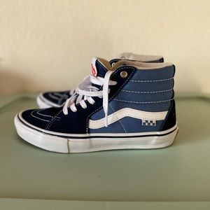 Mens size 8, VANS, hightop shoe